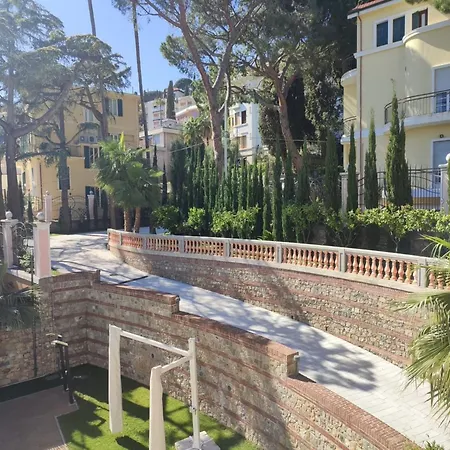 Fuer 4 Personen In * Alassio