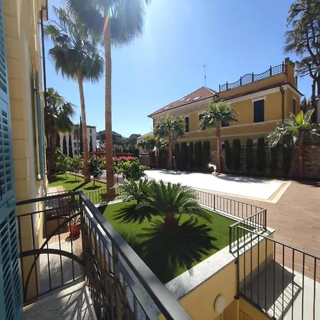 Apartment Fuer 4 Personen In Alassio
